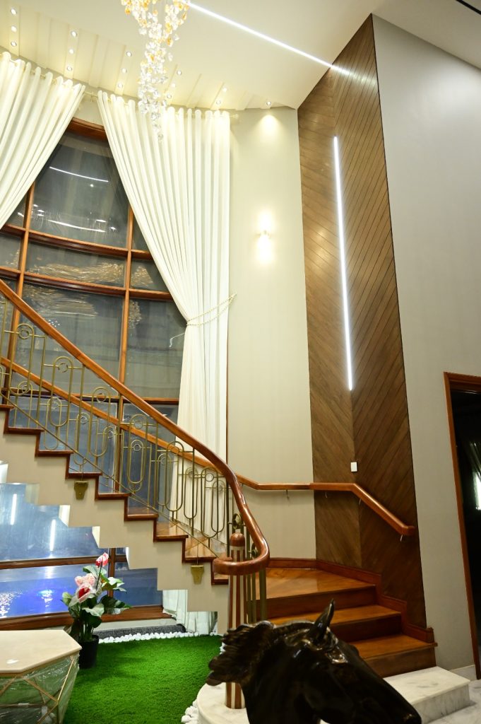 STAIR CASE